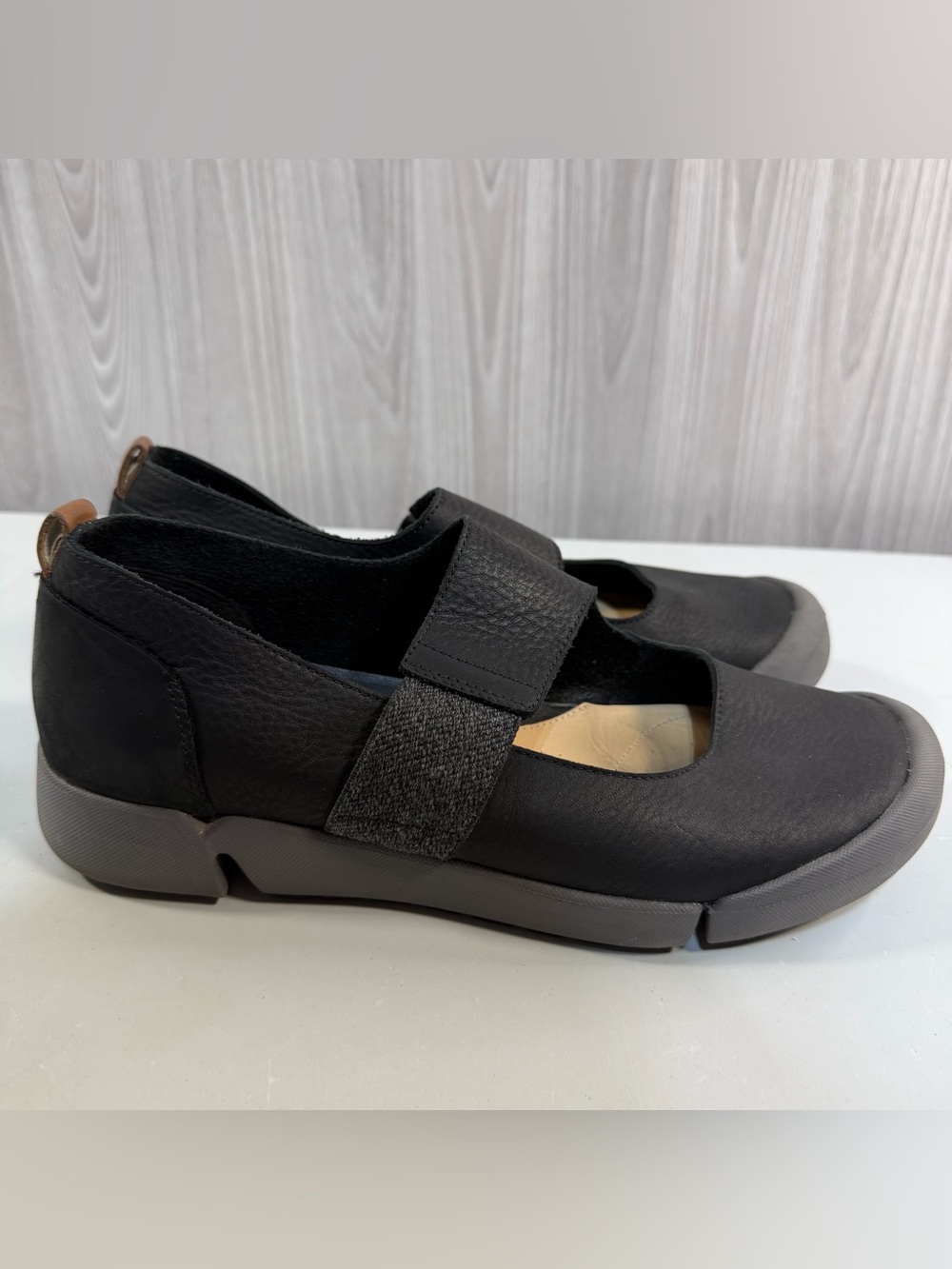Clark’s Tri Ava Leather Mary Jane Ballet Sneaker Black Womens 9.5 Dressy Shoe